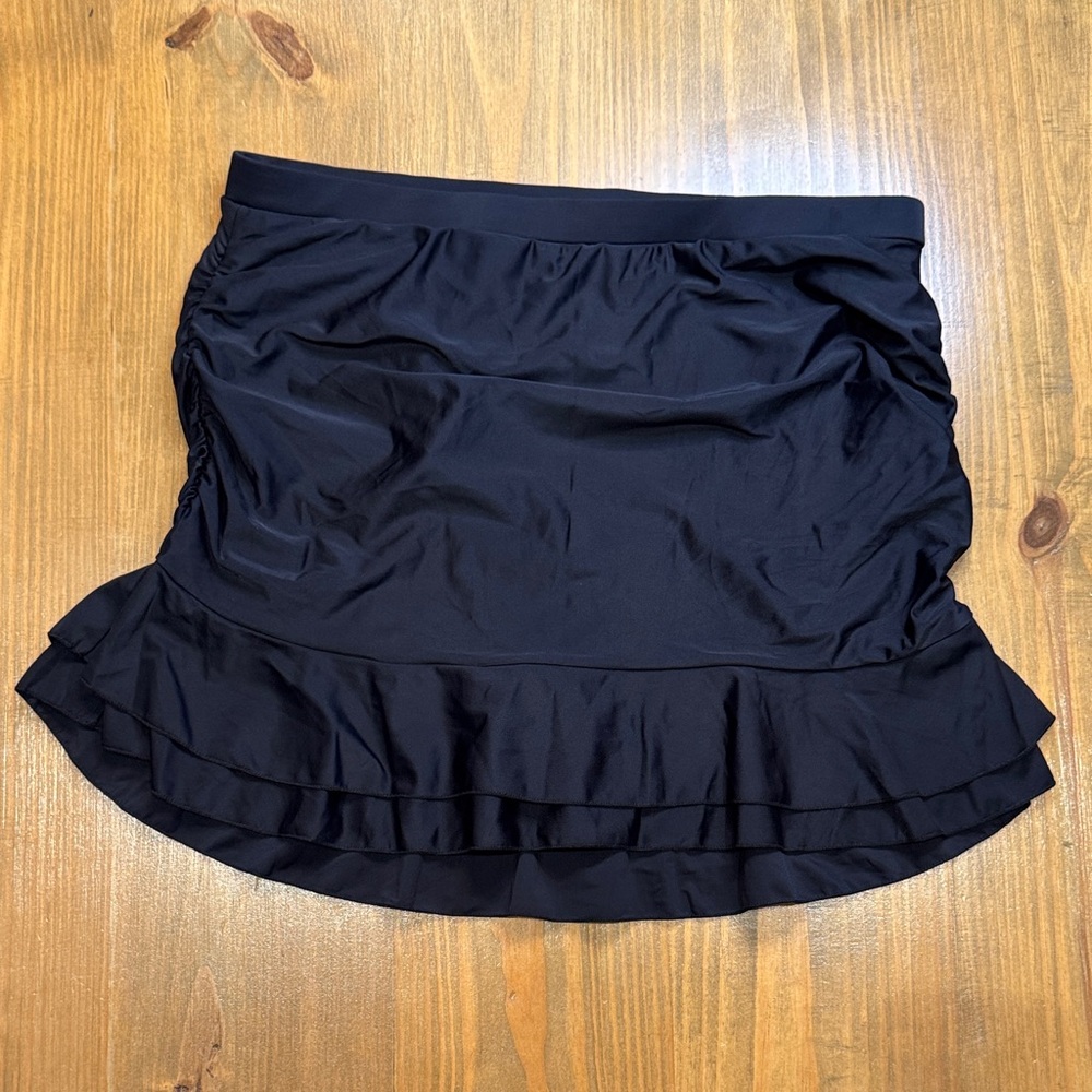 NWOT Chic Black Ruched & Ruffled women’s Swim skirt built in brief